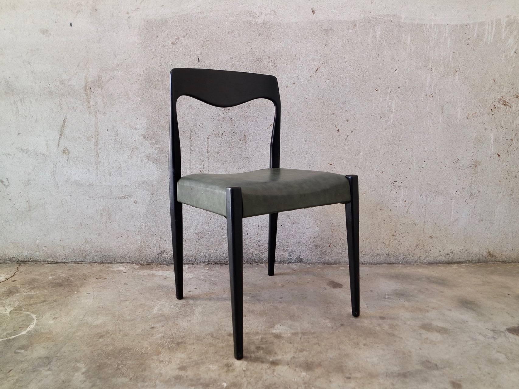 J.L Møllers møbelfabrik Niels O. Møller Model 71 1958