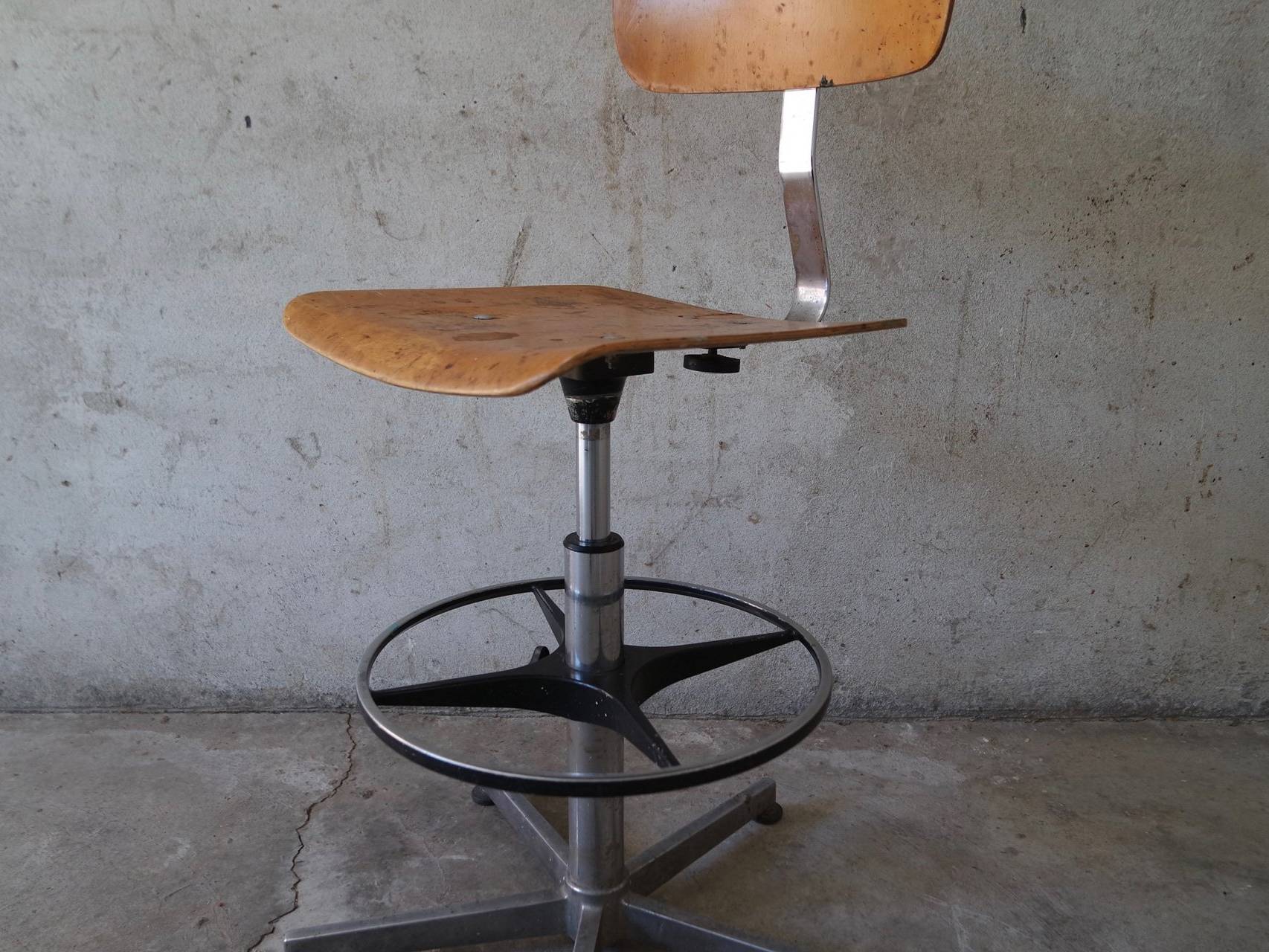 Sgabello Industriale Girevole con Schienale e Poggiapiedi 1950